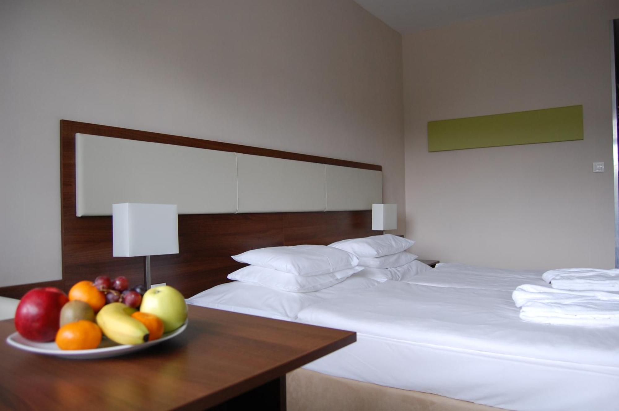 Ensana Splendid Hotel ปิเอชตานี ภายนอก รูปภาพ