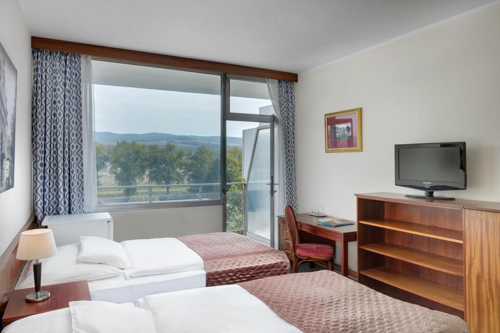 Ensana Splendid Hotel ปิเอชตานี ภายนอก รูปภาพ