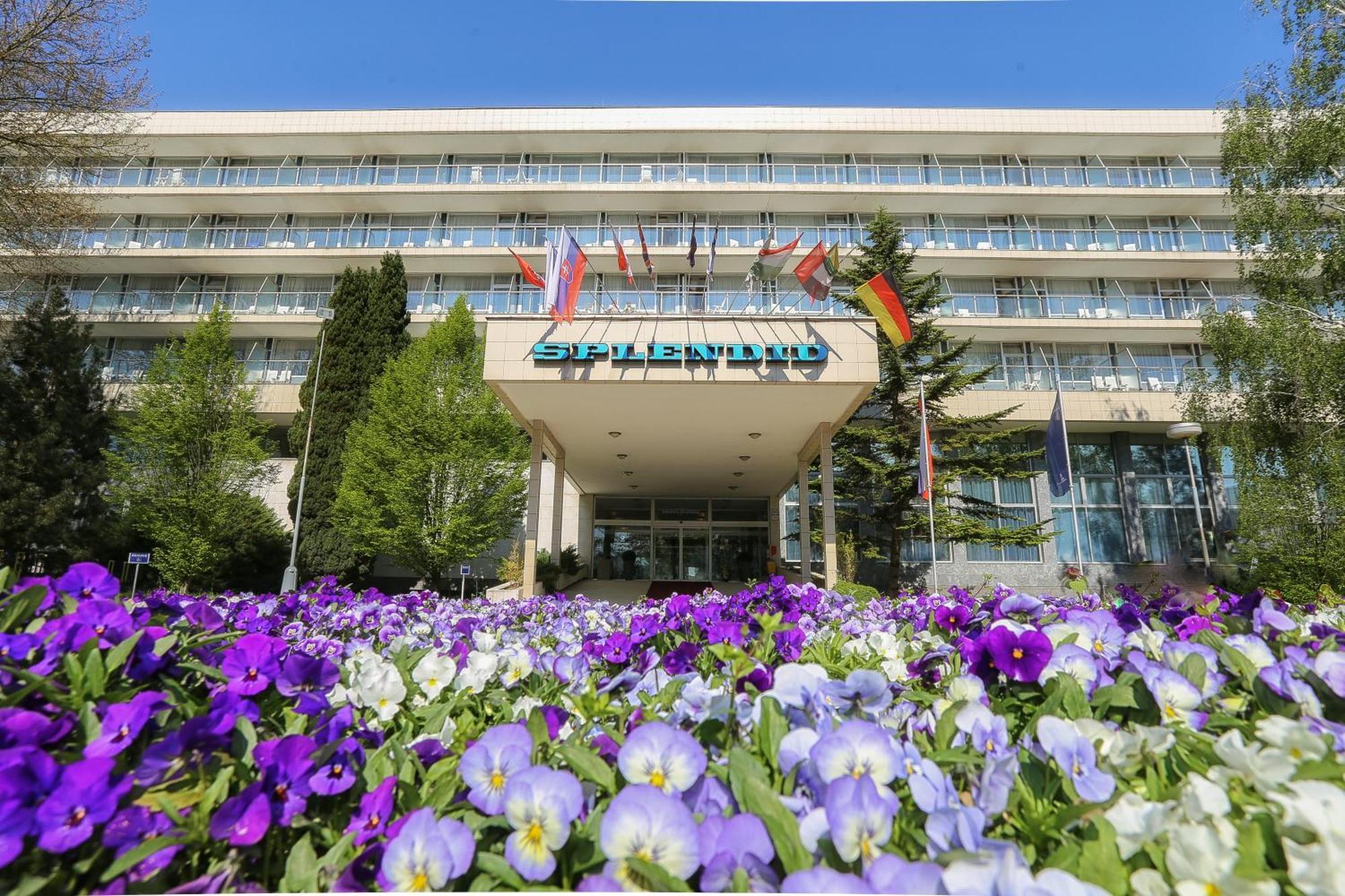 Ensana Splendid Hotel ปิเอชตานี ภายนอก รูปภาพ