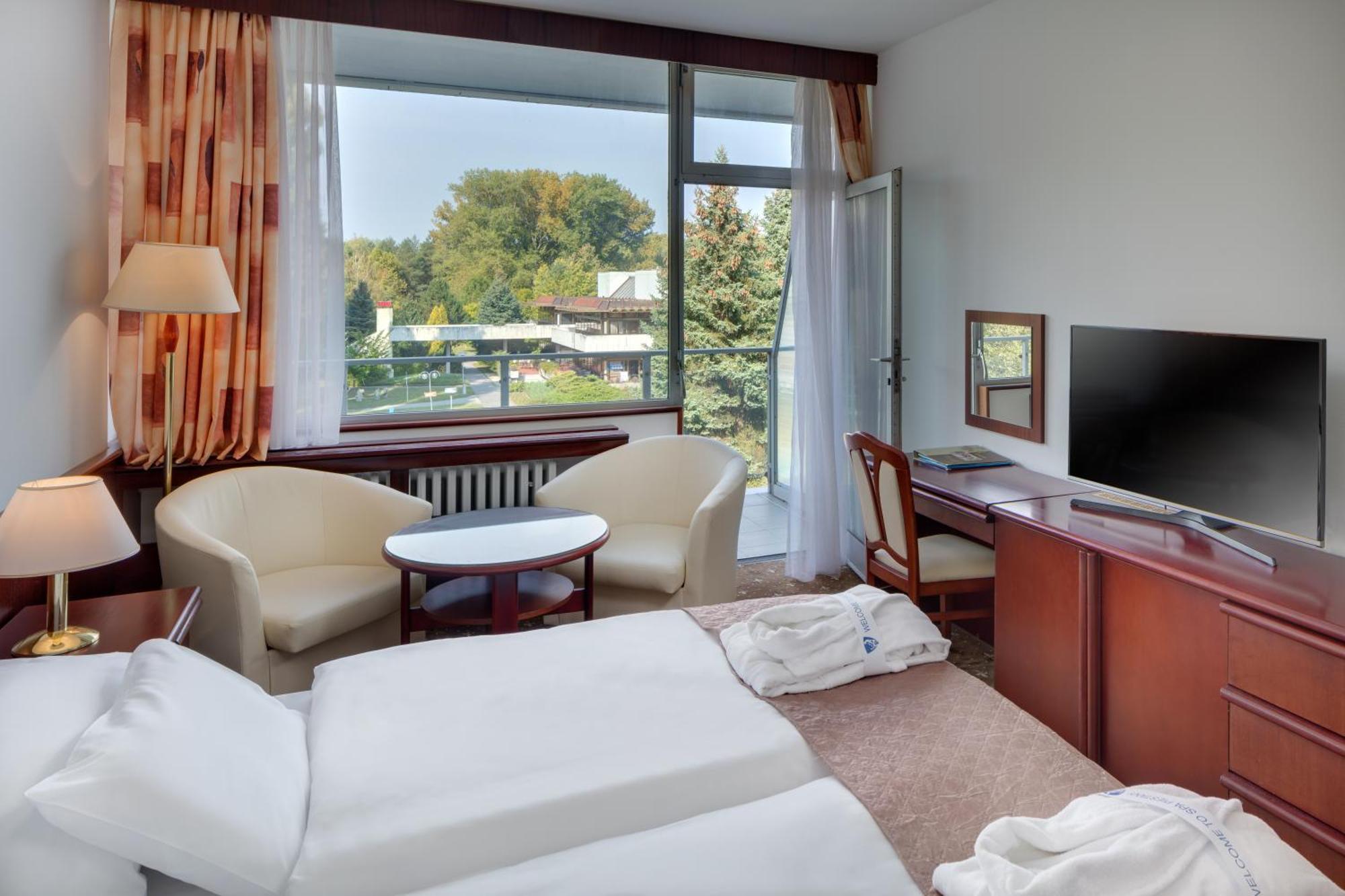 Ensana Splendid Hotel ปิเอชตานี ภายนอก รูปภาพ