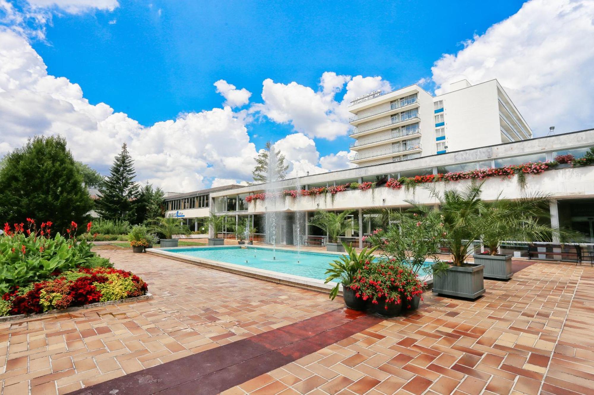 Ensana Splendid Hotel ปิเอชตานี ภายนอก รูปภาพ