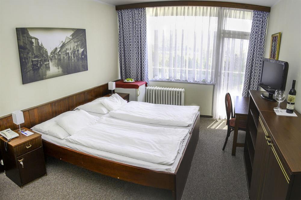Ensana Splendid Hotel ปิเอชตานี ภายนอก รูปภาพ