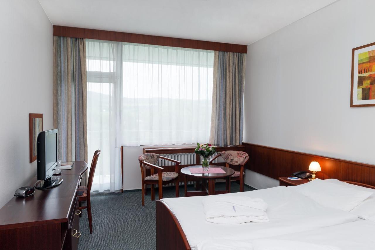 Ensana Splendid Hotel ปิเอชตานี ภายนอก รูปภาพ